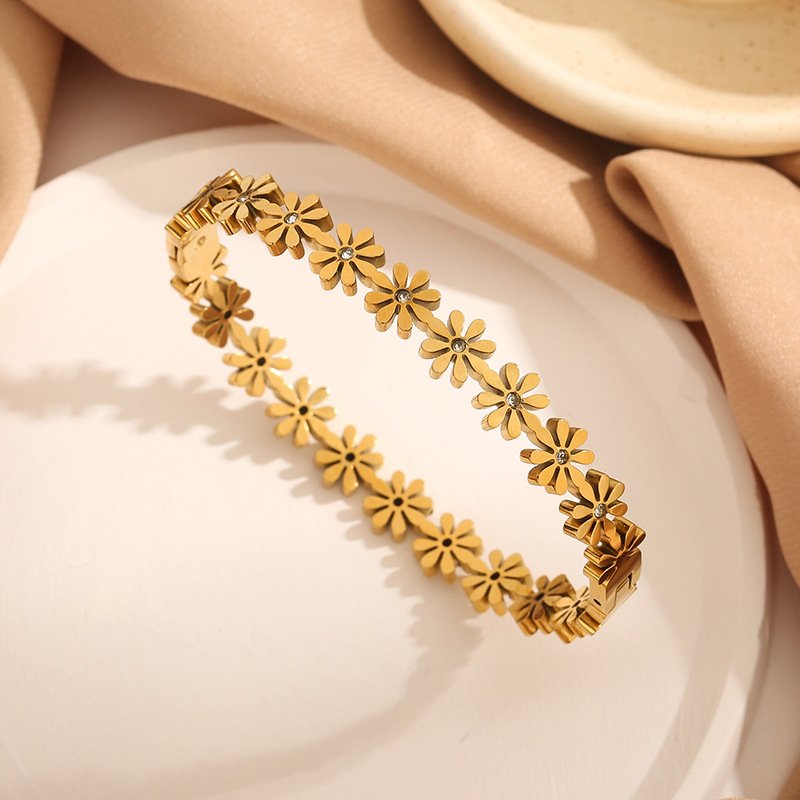 Why Everyone Is Suddenly Wearing Lucky Bracelets — And How They Actually Bring Good Fortune 1 Why Everyone Is Suddenly Wearing Lucky Bracelets — And How They Actually Bring Good Fortune
